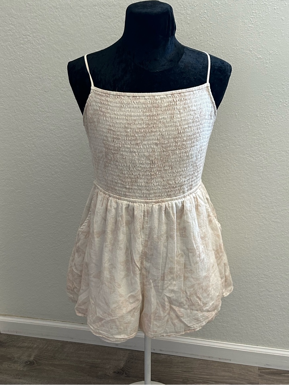 American Eagle Floral Romper Size Large